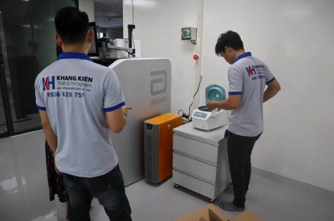 Khang Kiên lắp đặt Thiết bị xét nghiệm tại Xét Nghiệm Y Khoa LIFE LAB - Máy ly tâm EBA200.jpg